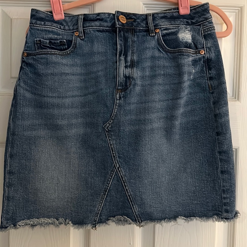 💕🌈💕Loft Brand Women’s Size 6 Blue Jean Skirt “Frayed Hem”